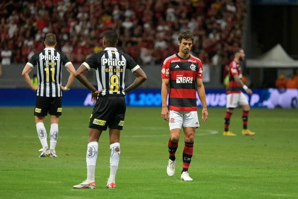 Rodrigo Caio não jogava desde abril. Helio Montferre/AGIF