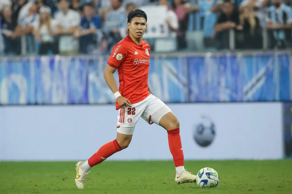 Nico Hernandez  foi improvisado na lateral, mas seu possível desfalque deixa Coudet com problemas no setor, já que Dalbert tem sido muito contestado pela torcida – Foto: Pedro H. Tesch/AGIF