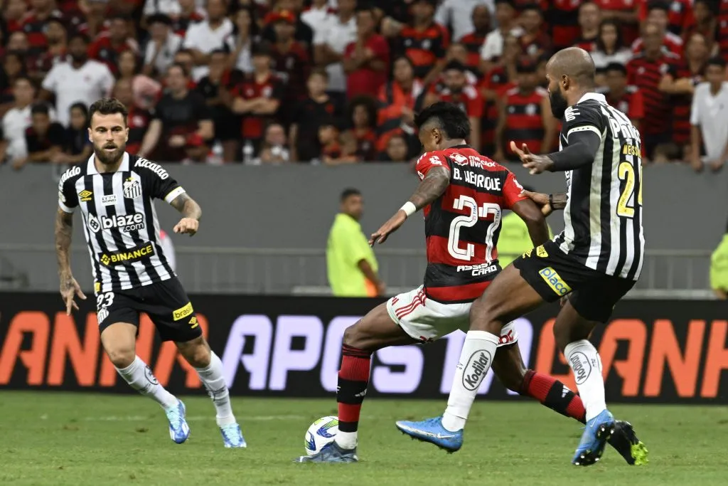 Expulsão de Bruno Henrique foi explicada na súmula – Foto: Mateus Bonomi/AGIF.