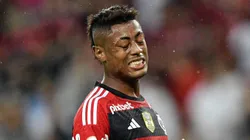 Atacante ex-Santos foi expulso e pode pegar gancho - Foto: Thiago Ribeiro/AGIF.