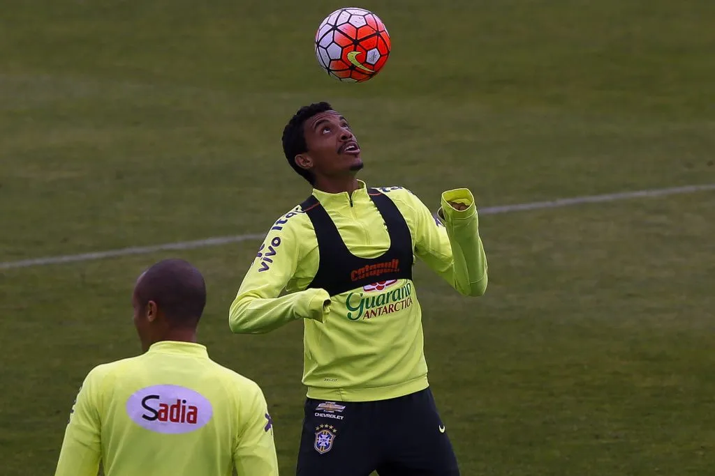 Luiz Gustavo está perto do São Paulo – Foto: Agencia Uno/AGIF.