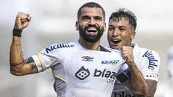 Rincón e Marcos Leonardo, jogadores do Santos, comemorando gol na Vila Belmiro. Abner Dourado/AGIF