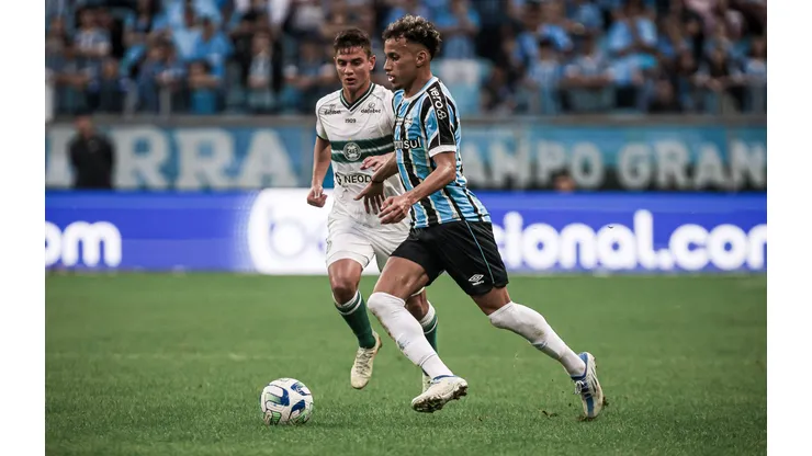 Coritiba e Grêmio se enfrentam pela 31ª rodada do Brasileirão. Foto: Maxi Franzoi/AGIF