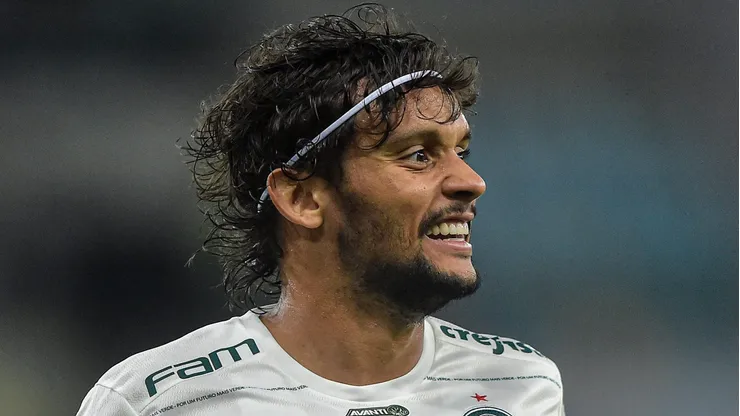 Scarpa em ação pelo Palmeiras. O Mengão está de olho no jogador e já sabe o que fazer - Foto: Thiago Ribeiro/AGIF