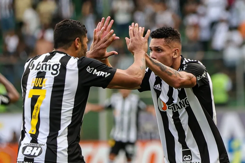 MG – BELO HORIZONTE – 18/03/2023 – MINEIRO 2023, ATLETICO-MG X ATHLETIC CLUB – Hulk jogador do Atletico-MG comemora seu gol com Paulinho jogador da sua equipe durante partida contra o Athletic Club no estadio Independencia pelo campeonato Mineiro 2023. Foto: Gilson Junio/AGIF