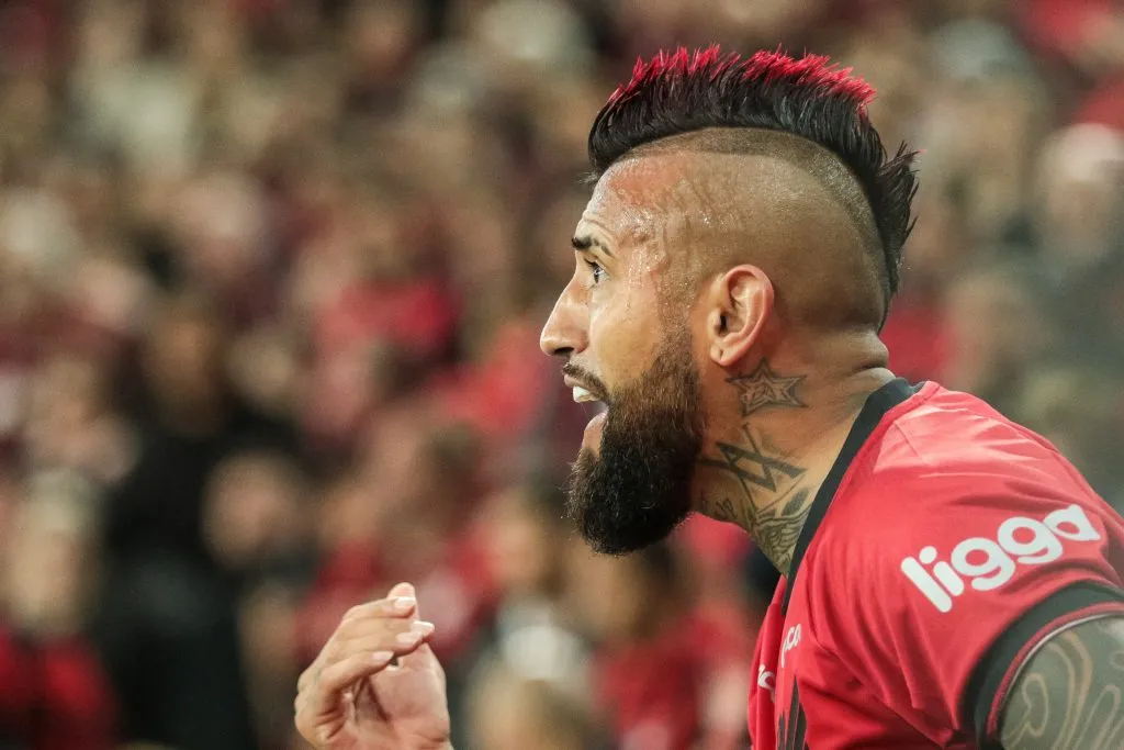 PR – CURITIBA – 08/08/2023 – LIBERTADORES 2023, ATHLETICO-PR X BOLIVAR – Vidal jogador do Athletico-PR durante partida contra o Bolivar no estadio Arena da Baixada pelo campeonato Libertadores 2023. Foto: Robson Mafra/AGIF