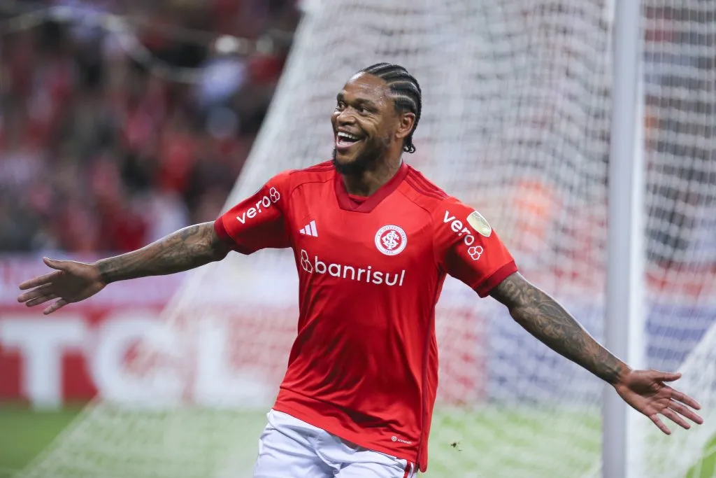 Internacional contou com o retorno de Luiz Adriano para 2023. (Photo by Fernando Alves/Getty Images)