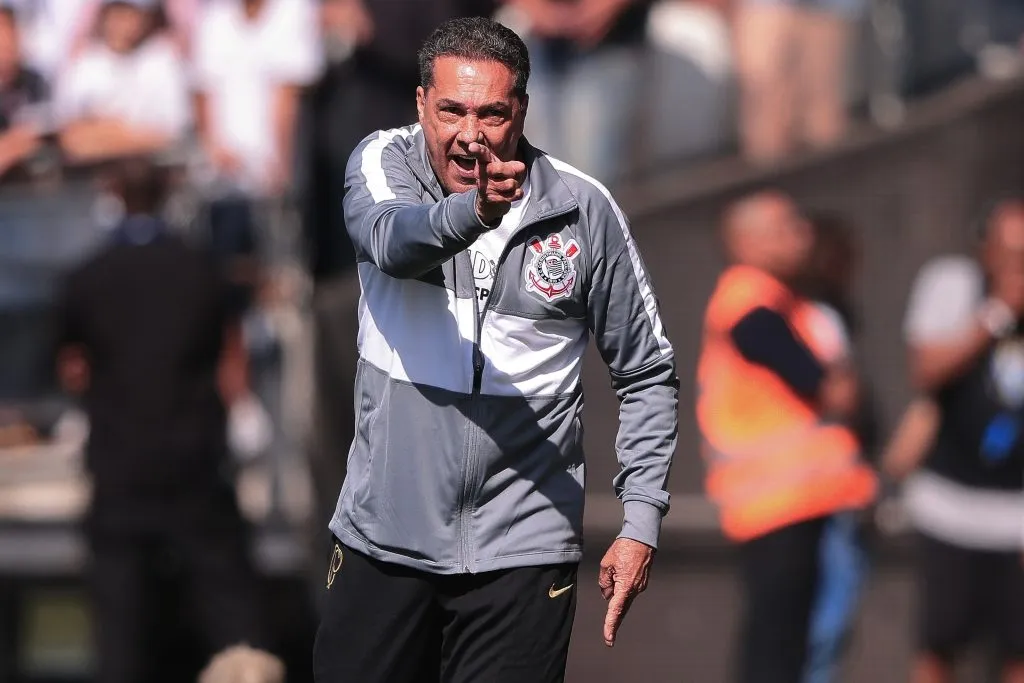 Vanderlei Luxemburgo comandando o Corinthians. Foto: Ettore Chiereguini/AGIF