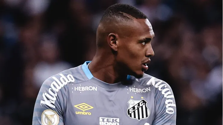 John goleiro do Santos durante partida contra o Corinthians no estadio Arena Corinthians pelo campeonato Brasileiro A 2022. Ettore Chiereguini/AGIF