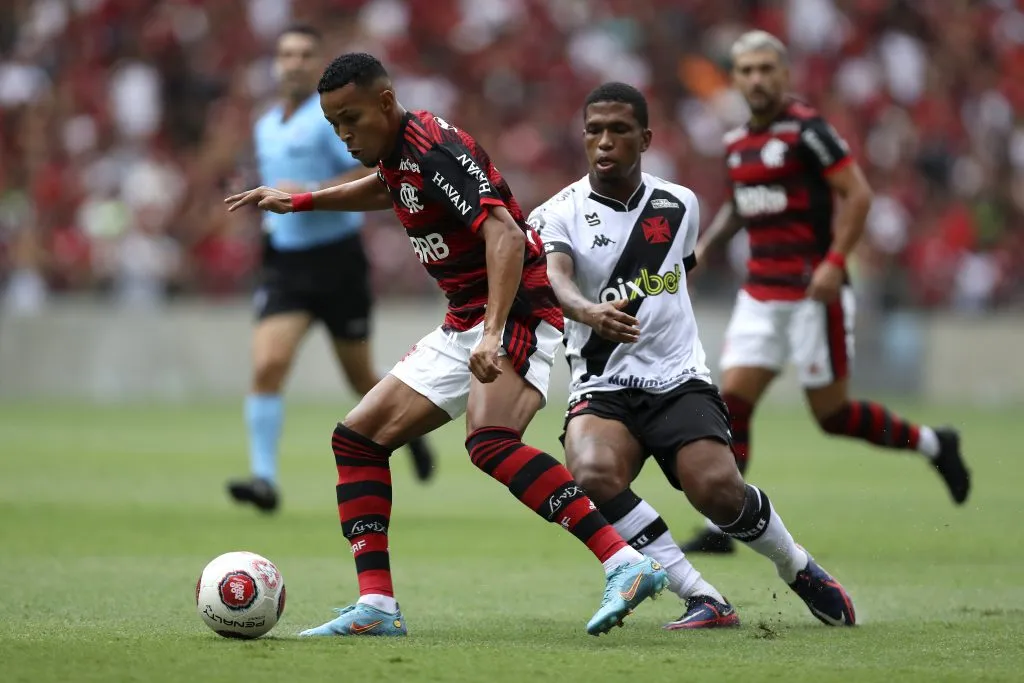 Juninho em clássico entre Vasco e Flamengo – Foto: Buda Mendes/Getty Images