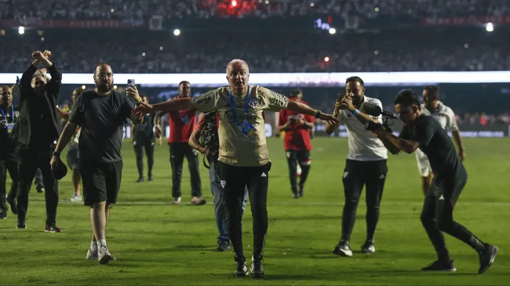 Dorival Júnior agradece e relembra com carinho o ano de 2023. Photo by Ricardo Moreira/Getty Images