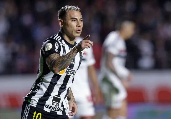 Vargas em ação pelo Atlético-MG no Brasileirão – Foto: Alexandre Schneider/Getty Images)