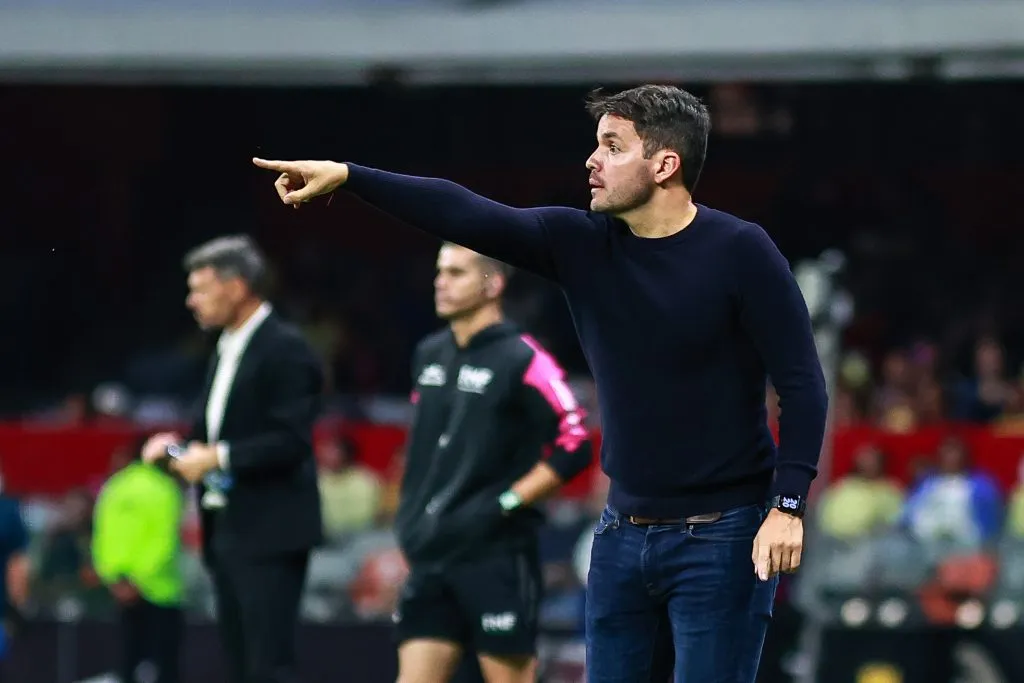 Larcamón de olho nas opções do Cruzeiro . (Photo by Manuel Velasquez/Getty Images)