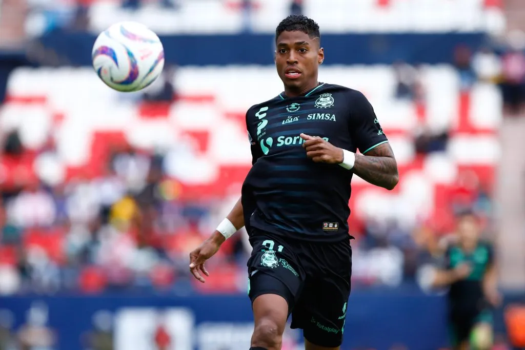 Foto:  Leopoldo Smith/Getty Images – Emerson Rodríguez foi titular do Santos Laguna