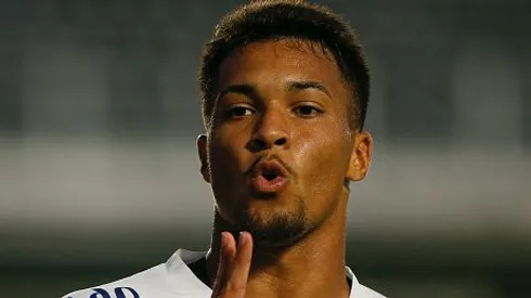 Foto: Ricardo Moreira/Getty Images - Marcos Leonardo em partida pelo Santos no Campeonato Brasileiro