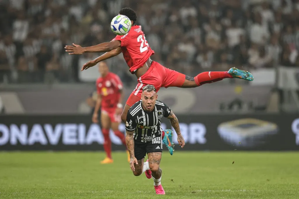 Eduardo Vargas em atividade pelo Galo. Foto: Gilson Junio/AGIF