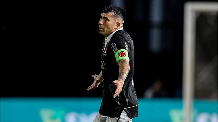 Vasco demonstra interesse em compatriota de Medel. Foto: Thiago Ribeiro/AGIF