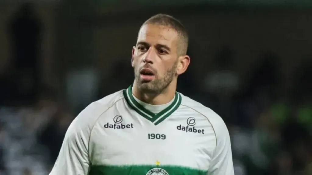 Foto: Robson Mafra/AGIF – Slimani em partida pelo Coritiba