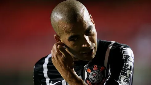 Foto: Friedemann Vogel/Getty Images - Emerson Sheik em partida pelo Corinthians na Copa Libertadores de 2015