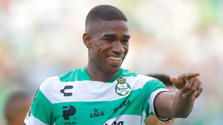 Félix Torres, zagueiro do Santos Laguna - Foto: Manuel Guadarrama/Getty Images