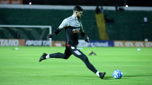 Thiago Goncalves jogador do Figueirense durante aquecimento antes da partida contra o Amazonas no estadio Orlando Scarpelli pelo campeonato Brasileiro C 2023. Foto: Douglas Silveira/AGIF