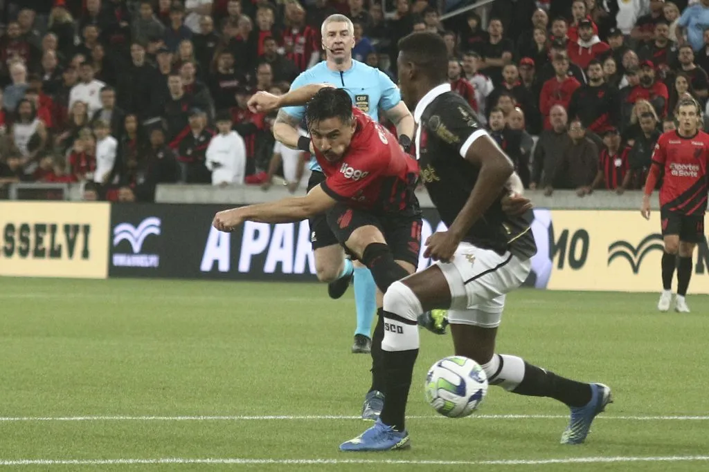 Willian Bigode atuando pelo Athletico-PR. Foto: Gabriel Machado/AGIF