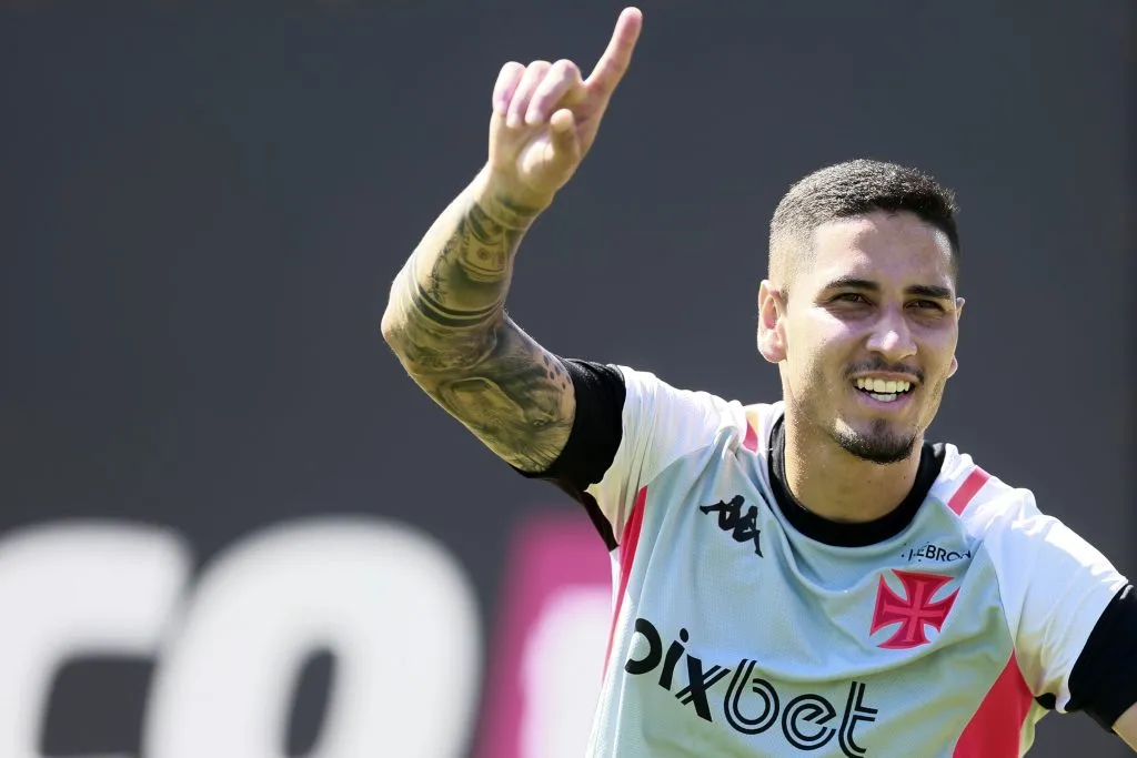 Mattos renovou empréstimo de Praxedes. Foto: Daniel RAMALHO/VASCO