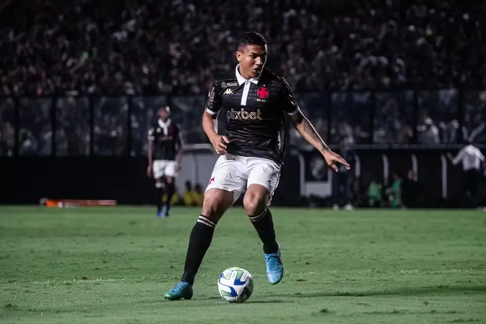 Matheus Cunha em ação pelo Vasco – Foto: Leandro Amorim/Vasco