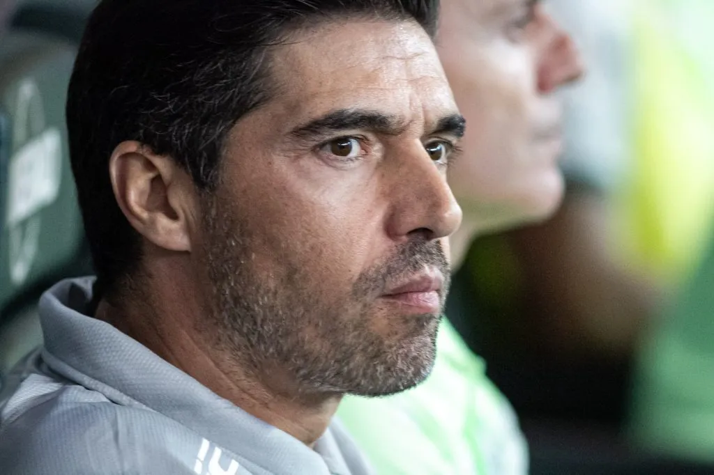 Abel pode novamente ser buscado pela CBF – Foto: Fernando Moreno/AGIF.