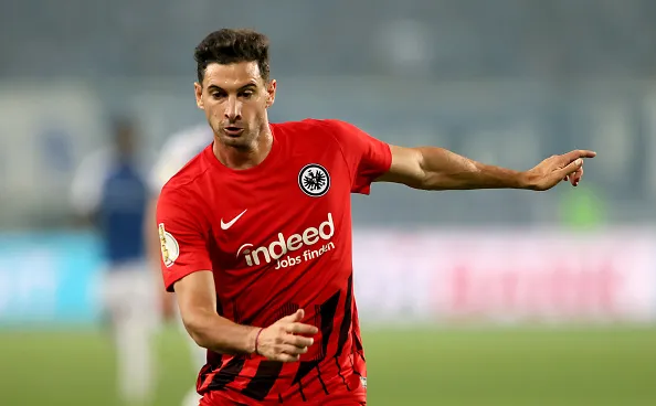 Foto: Martin Rose/Getty Images – Lucas Alario defende o Eintracht Frankfurt
