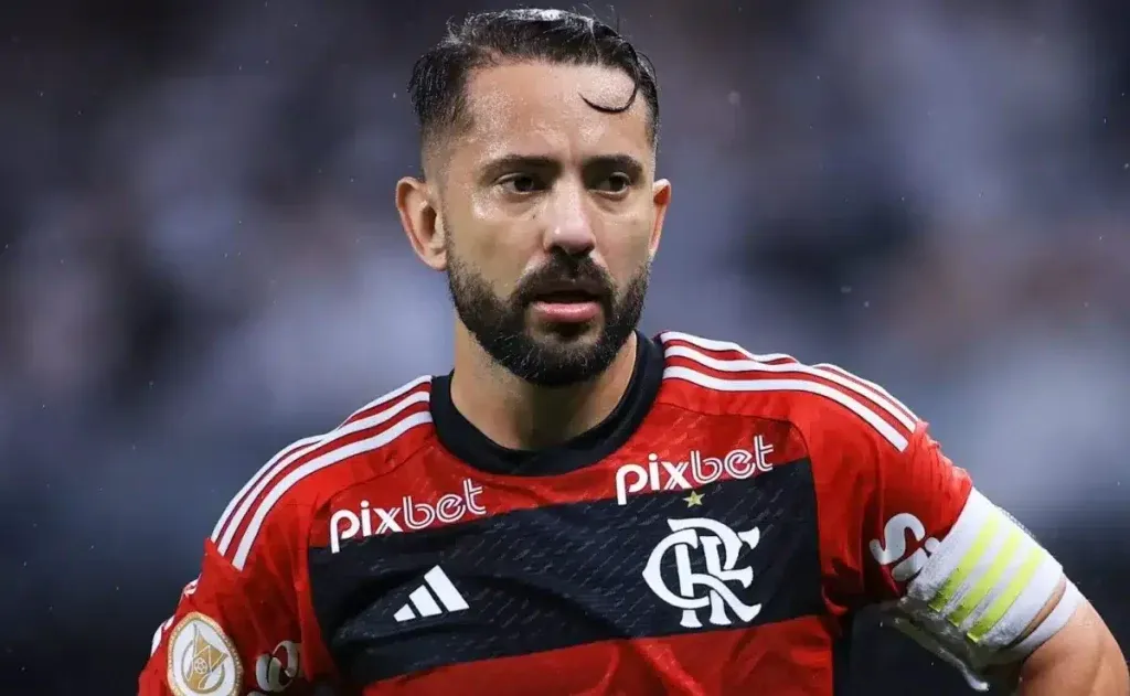 Everton Ribeiro em ação pelo Flamengo – Foto: Marcello Zambrana/AGIF