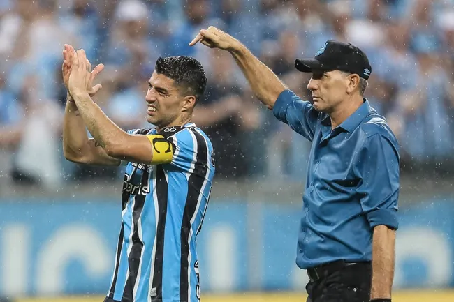 Principal objetivo é encontrar um substituto para Suarez. Pedro H. Tesch/Getty Images