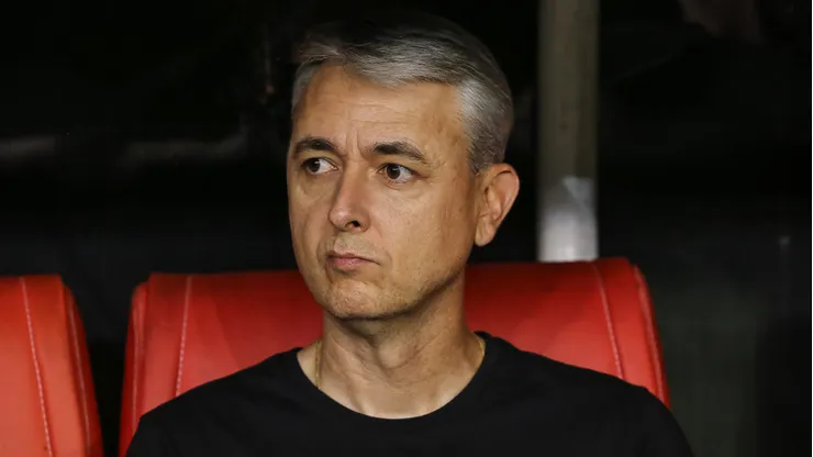 Tiago Nunes vem trabalhando em conjunto com a diretoria para reforçar o elenco para 2024