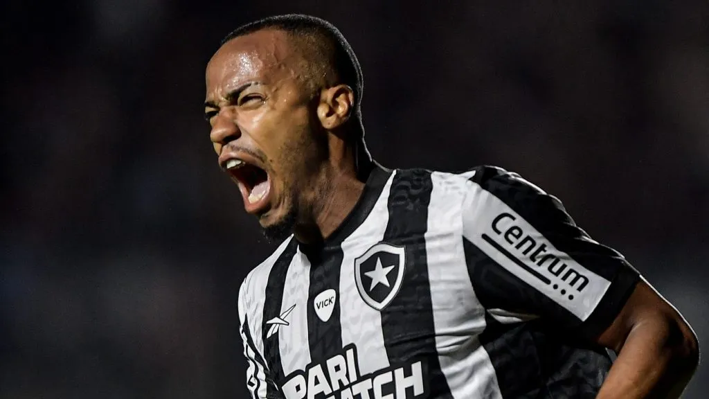 Marlon Freitas jogador do Botafogo comemora seu gol durante partida contra o Gremio