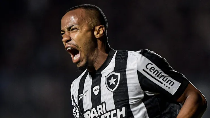 Marlon Freitas jogador do Botafogo comemora seu gol durante partida contra o Gremio no estadio Sao Januario pelo campeonato Brasileiro A 2023. Thiago Ribeiro/AGIF