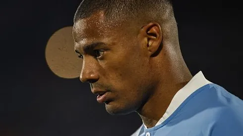 Foto: Ernesto Ryan/Getty Images - De la Cruz em partida pela Seleção Uruguaia, válida pelas Eliminatórias para a Copa do Mundo de 2026