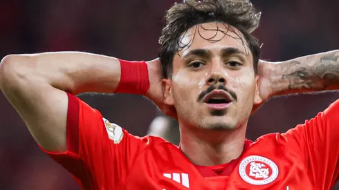 Mauricio jogador do Internacional lamenta chance perdida durante partida contra o Goias no estadio Beira-Rio pelo campeonato BRASILEIRO A 2023. Foto: Maxi Franzoi/AGIF