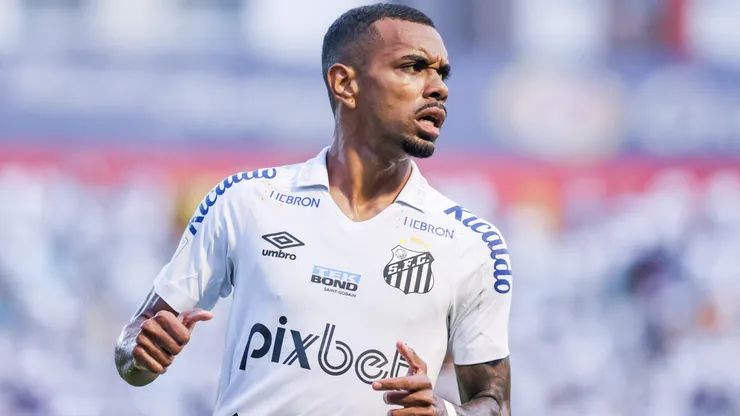 Foto: Marcello Zambrana/AGIF - Lucas Pires pode jogar em rival do Santos