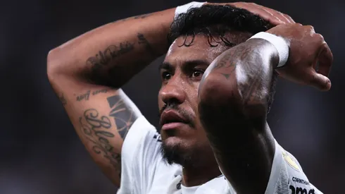 Foto: Ettore Chiereguini/AGIF - Paulinho em partida pelo Corinthians na Copa Libertadores da América de 2023