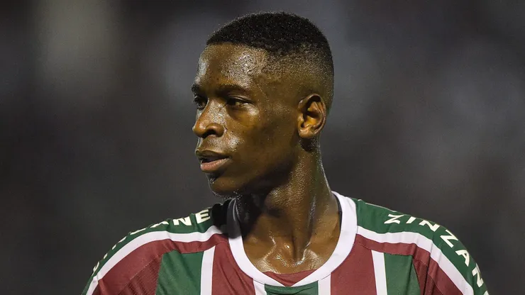 Luiz Henrique está sendo cobiçado no mercado, mas diretoria confia que acerto com o jogador