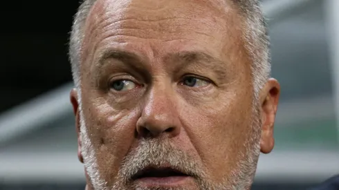 Mano Menezes, técnico do Corinthians, durante partida contra o Coritiba no estadio Couto Pereira pelo campeonato Brasileiro A 2023. Foto: Leonardo Hubbe/AGIF