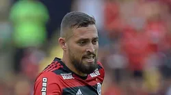 Zagueiro ex-Flamengo entra na mira do Cruzeiro. Foto: Thiago Ribeiro/AGIF