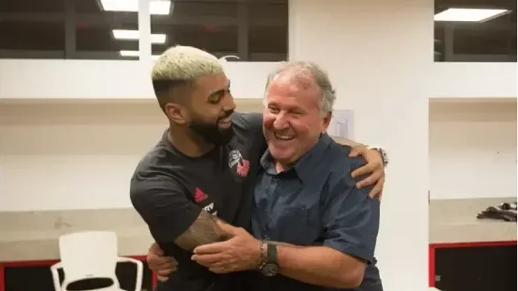 Zico e Gabigol se encontrando e se abraçando no CT d Flamengo. Foto: Alexandre Vidal / Flamengo