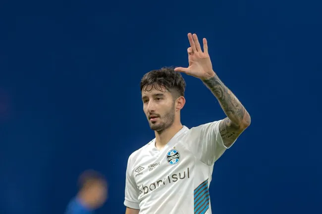 Villasanti jogador do Grêmio durante partidapelo campeonato Copa do Brasil 2023. Foto: Alessandra Torres/AGIF
