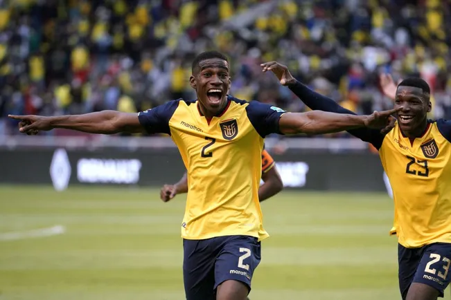 Movimentação animou o Corinthians pelo beque – (Photo by Santiago Arcos-Pool/Getty Images).