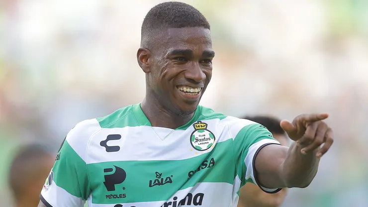 Zagueiro da Seleção do Equador está na lista do Corinthians - (Photo by Manuel Guadarrama/Getty Images).