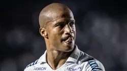 Carlos Sanchez está livre no mercado e pode ser uma boa opção para o Santos na Série B em 2024
