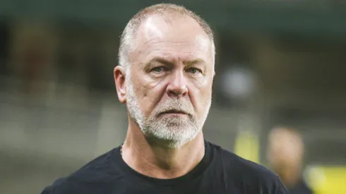 Mano Menezes tecnico do Corinthians durante partida contra o Coritiba no estadio Couto Pereira pelo campeonato Brasileiro A 2023. Gabriel Machado/AGIF