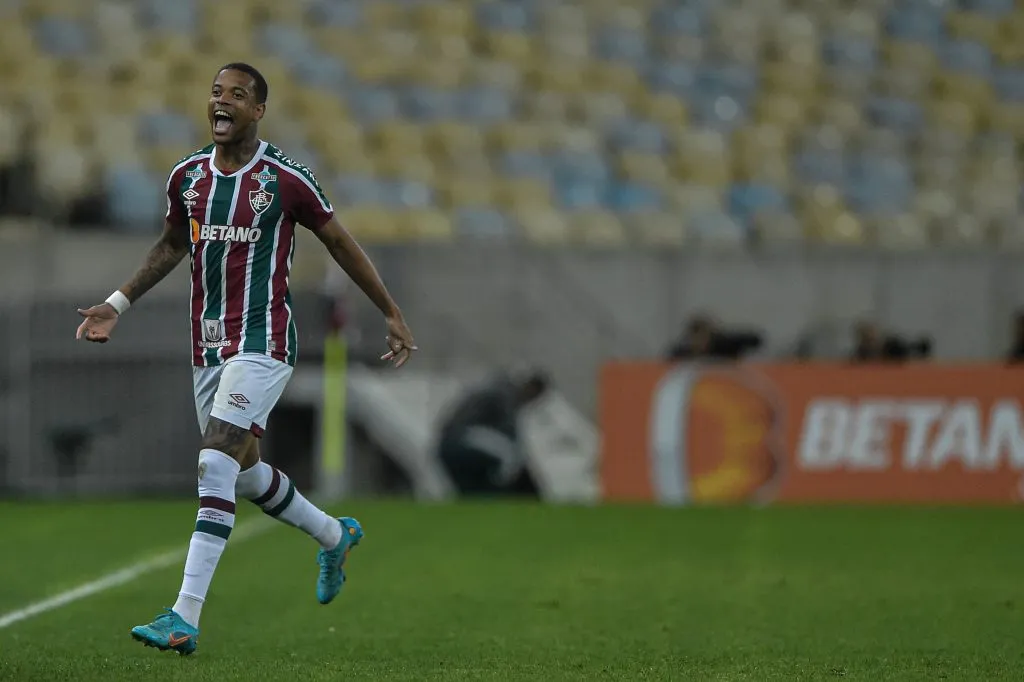 Caio Paulista jogador do Fluminense comemora seu gol durante partida contra o Coritiba