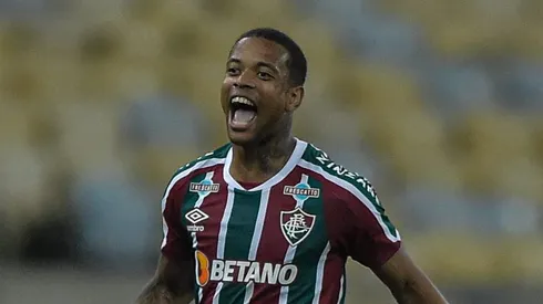 Caio Paulista jogador do Fluminense comemora seu gol durante partida contra o Coritiba no estadio Maracana pelo campeonato Brasileiro A 2022. Thiago Ribeiro/AGIF
